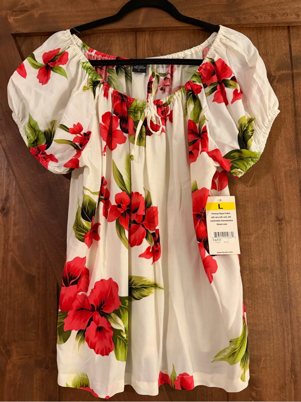 Favant Hawaiian Puff Sleeve Resort Blouse. Size large (NWT)100% Premium Rayon